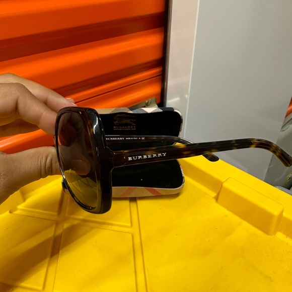 Burberry sunglasses - Picture 5 of 7